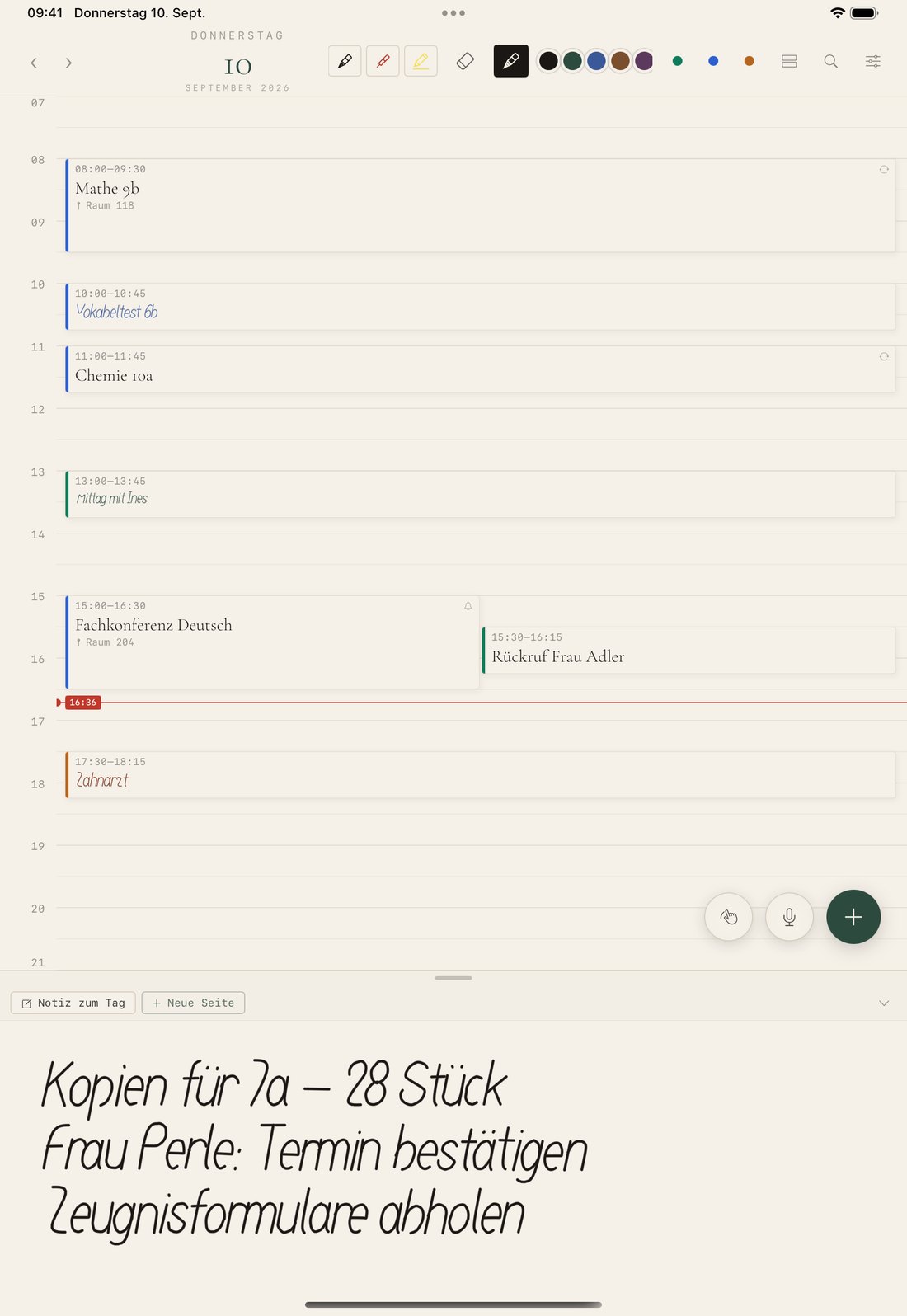 Tagesansicht auf dem iPad mit aufgeschlagenem Notizband und handschriftlichen Zeilen